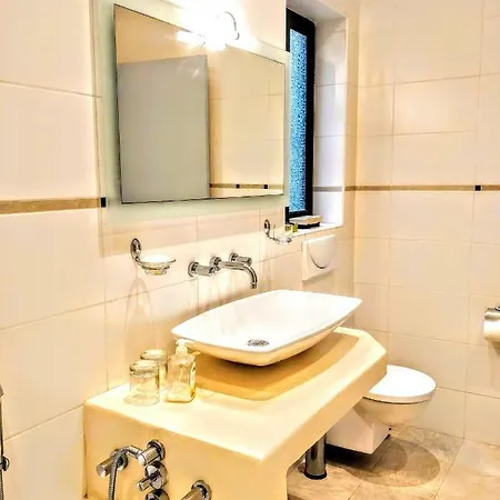 Large Apt In Pembroke