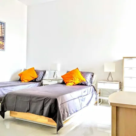 Large Apt In Pembroke