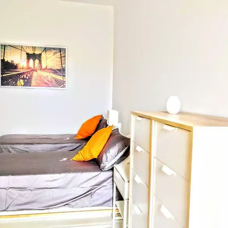Large Apt In Apartament Pembroke